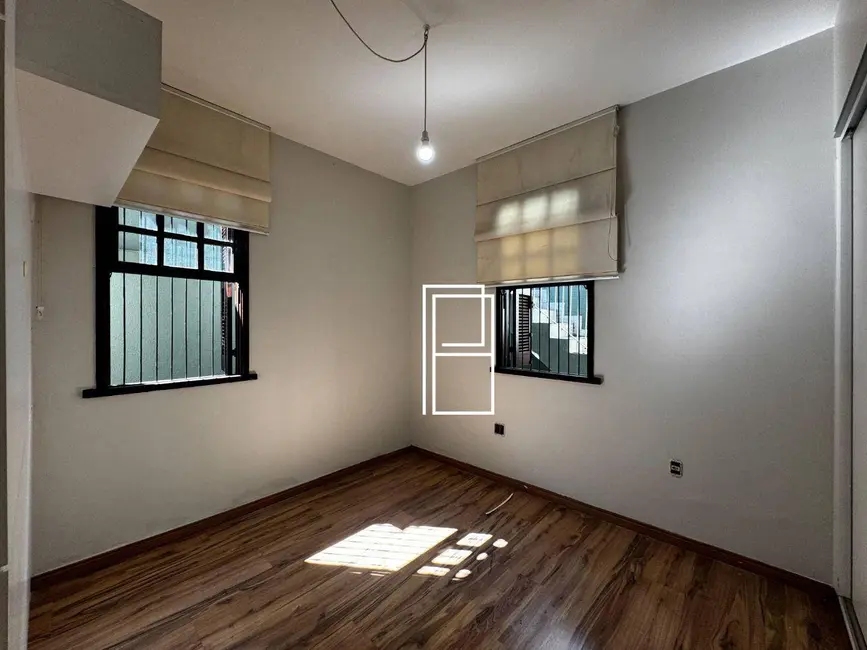 Casa com 5 quartos à venda, 360m2 em Ana Lúcia, Sabara - MG - imagem 6 Foto 6 de Casa com 5 quartos à venda, 360m2 em Ana Lúcia, Sabara - MG