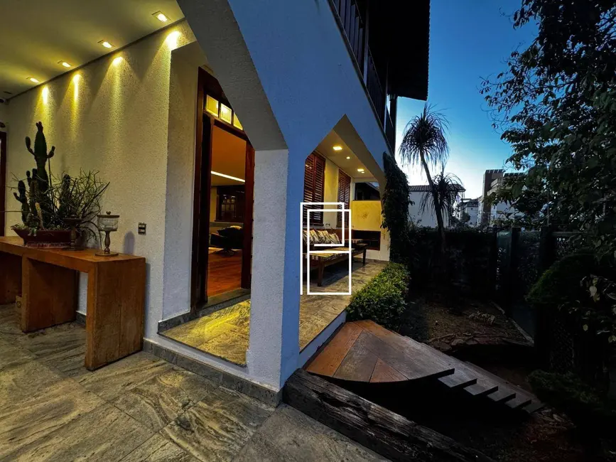 Casa com 4 quartos à venda, 360m2 em Ana Lúcia, Sabara - MG - imagem 3 Foto 3 de Casa com 4 quartos à venda, 360m2 em Ana Lúcia, Sabara - MG