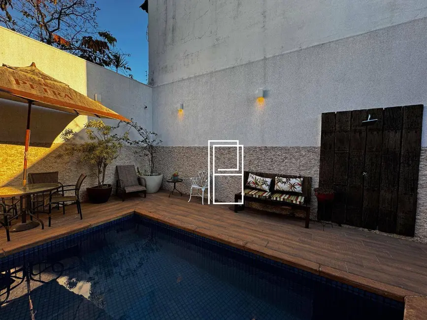 Casa com 4 quartos à venda, 360m2 em Ana Lúcia, Sabara - MG - imagem 3 Foto 3 de Casa com 4 quartos à venda, 360m2 em Ana Lúcia, Sabara - MG