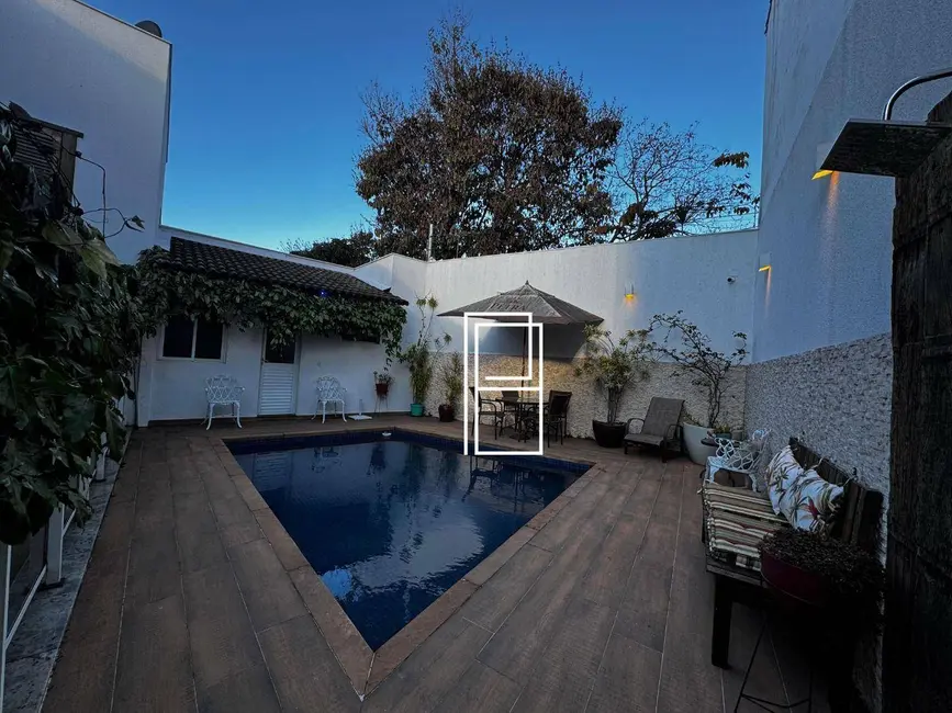 Casa com 4 quartos à venda, 360m2 em Ana Lúcia, Sabara - MG - imagem 2 Foto 2 de Casa com 4 quartos à venda, 360m2 em Ana Lúcia, Sabara - MG