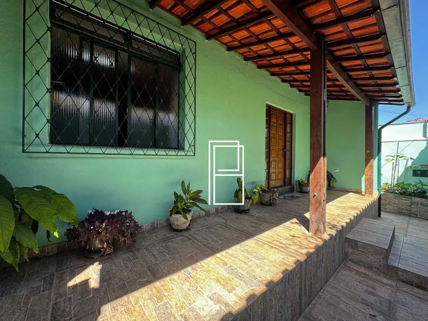 Casa com 3 quartos à venda, 346m2 em Santa Inês, Belo Horizonte - MG - imagem 1 Foto 1 de Casa com 3 quartos à venda, 346m2 em Santa Inês, Belo Horizonte - MG