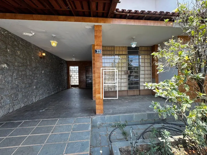 Foto 2 de Casa com 3 quartos à venda, 360m2 em Santa Inês, Belo Horizonte - MG