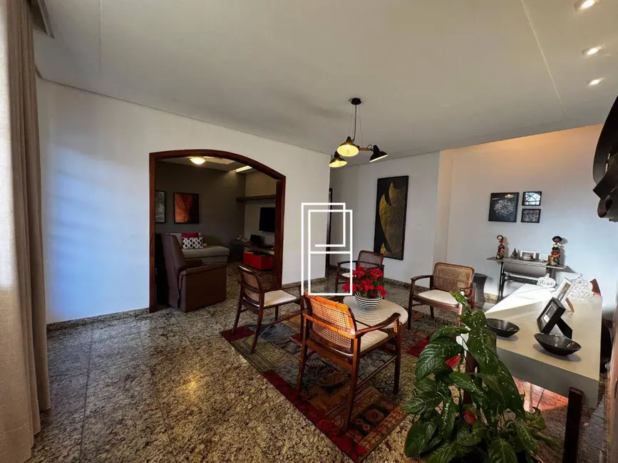 Casa com 5 quartos à venda, 360m2 em Ana Lúcia, Sabara - MG - imagem 7 Foto 7 de Casa com 5 quartos à venda, 360m2 em Ana Lúcia, Sabara - MG