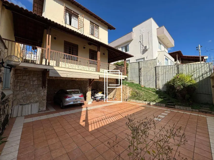 Foto 2 de Casa com 5 quartos à venda, 360m2 em Santa Inês, Belo Horizonte - MG