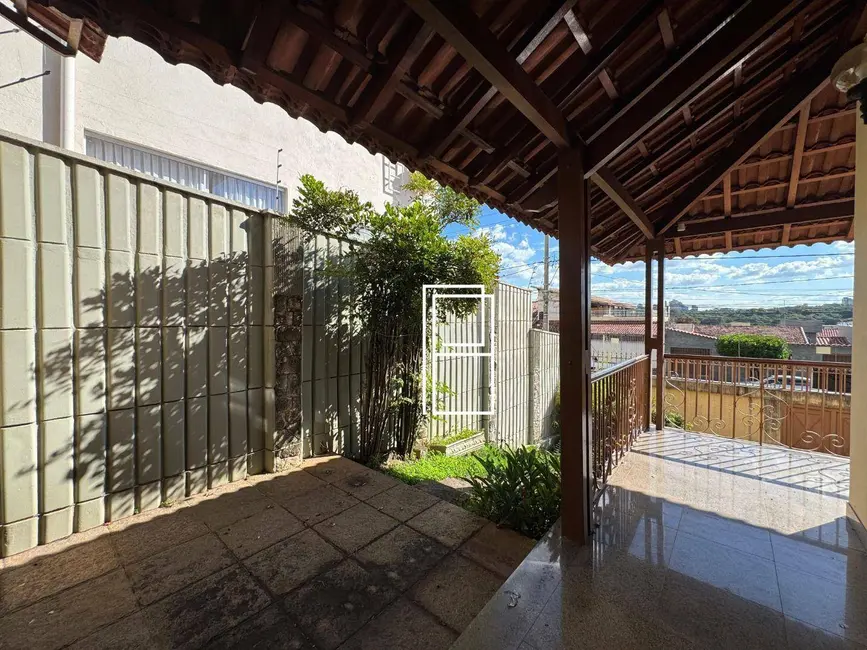 Foto 9 de Casa com 5 quartos à venda, 360m2 em Santa Inês, Belo Horizonte - MG
