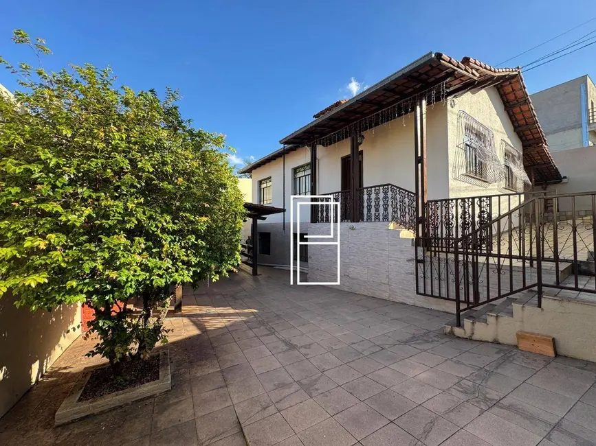 Foto 1 de Casa com 3 quartos à venda, 360m2 em Boa Vista, Belo Horizonte - MG