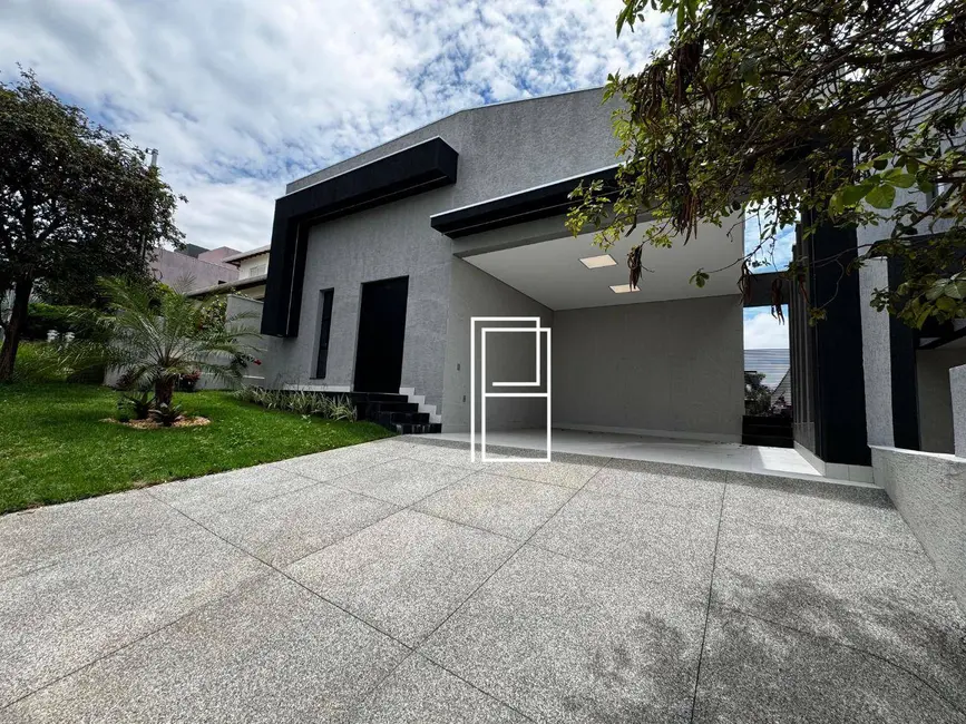 Foto 2 de Casa com 4 quartos à venda, 405m2 em Vespasiano - MG
