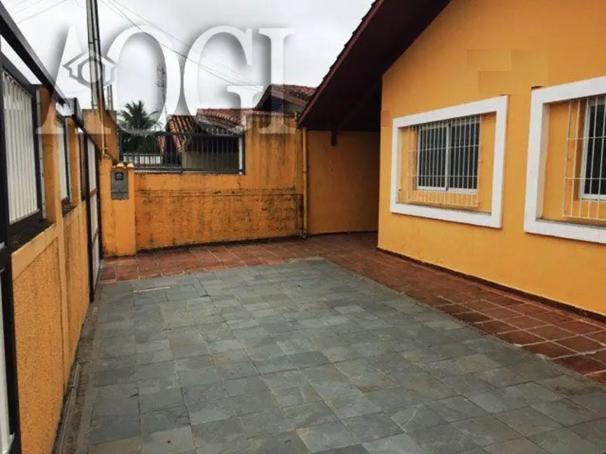 Casa com 4 quartos à venda, 198m2 em Centro, Peruibe - SP - imagem 4 Foto 4 de Casa com 4 quartos à venda, 198m2 em Centro, Peruibe - SP
