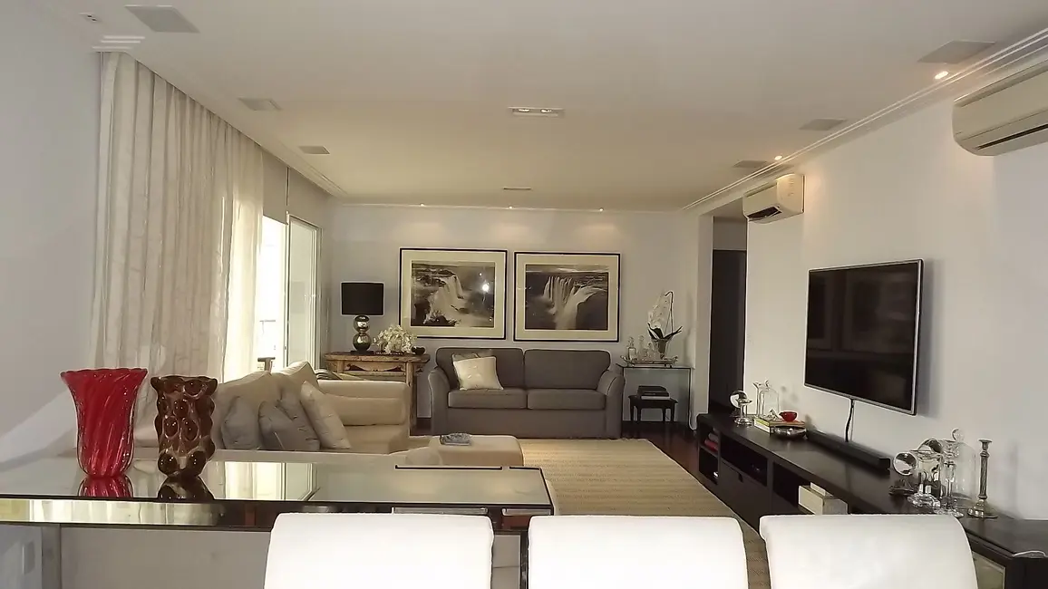 Foto 2 de Apartamento com 4 quartos para alugar, 226m2 em Vila Nova Conceição, São Paulo - SP