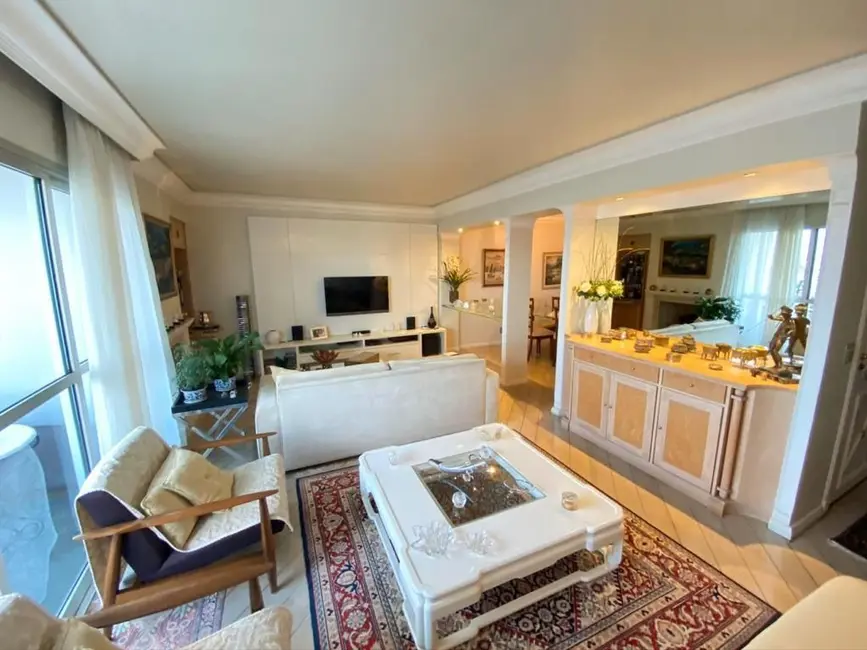 Foto 1 de Apartamento com 3 quartos para alugar, 180m2 em Moema, São Paulo - SP