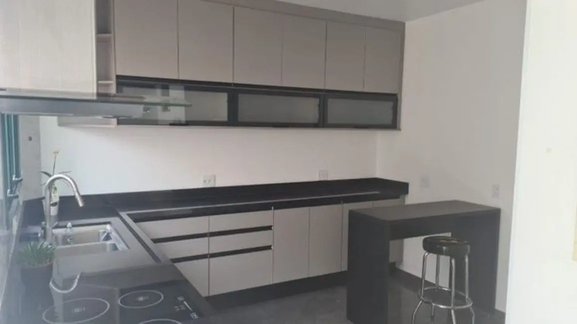 Casa de Condomínio com 3 quartos à venda, 250m2 em Santana De Parnaiba - SP - imagem 6 Foto 6 de Casa de Condomínio com 3 quartos à venda, 250m2 em Santana De Parnaiba - SP