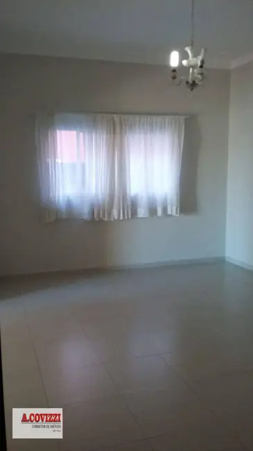 Casa com 4 quartos à venda, 444m2 em Centro, Vinhedo - SP - imagem 4 Foto 4 de Casa com 4 quartos à venda, 444m2 em Centro, Vinhedo - SP