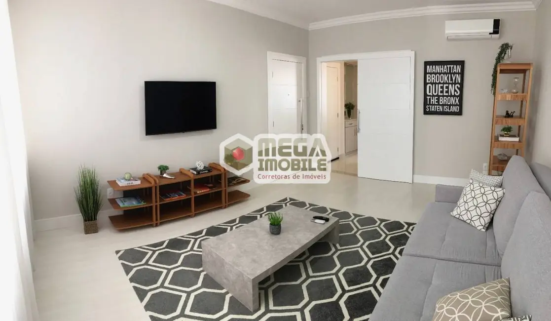 Foto 2 de Apartamento com 2 quartos à venda, 90m2 em Centro, Florianopolis - SC