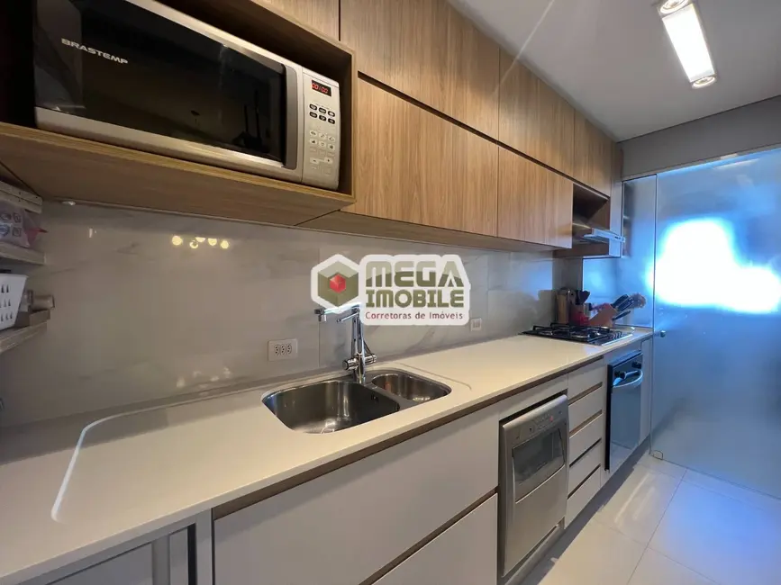 Apartamento com 2 quartos à venda, 69m2 em Centro, Florianopolis - SC - imagem 3 Foto 3 de Apartamento com 2 quartos à venda, 69m2 em Centro, Florianopolis - SC