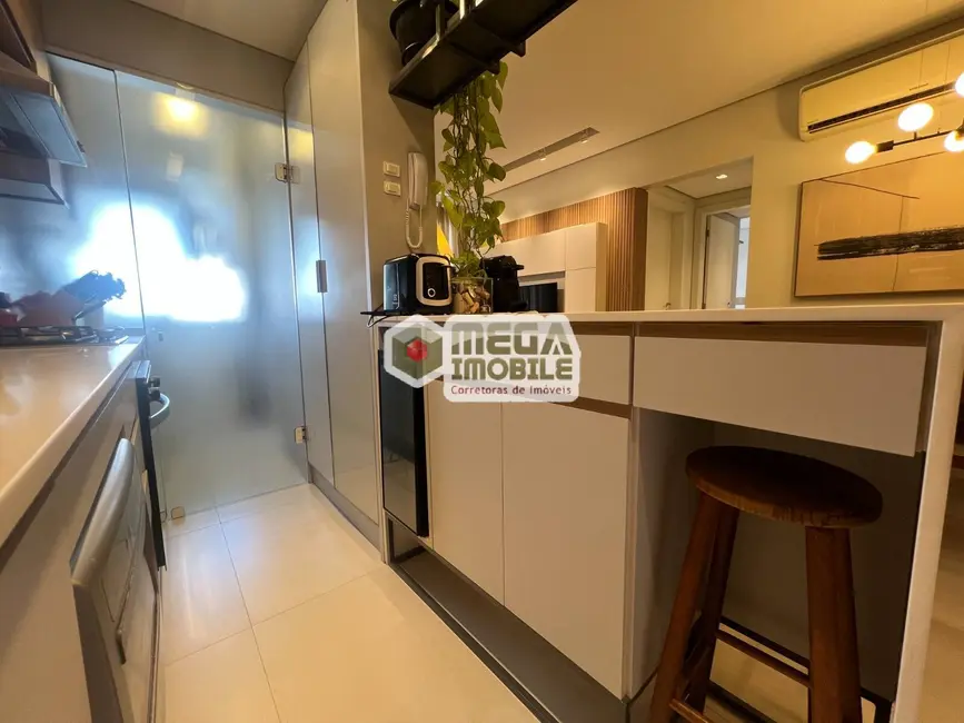 Apartamento com 2 quartos à venda, 69m2 em Centro, Florianopolis - SC - imagem 5 Foto 5 de Apartamento com 2 quartos à venda, 69m2 em Centro, Florianopolis - SC