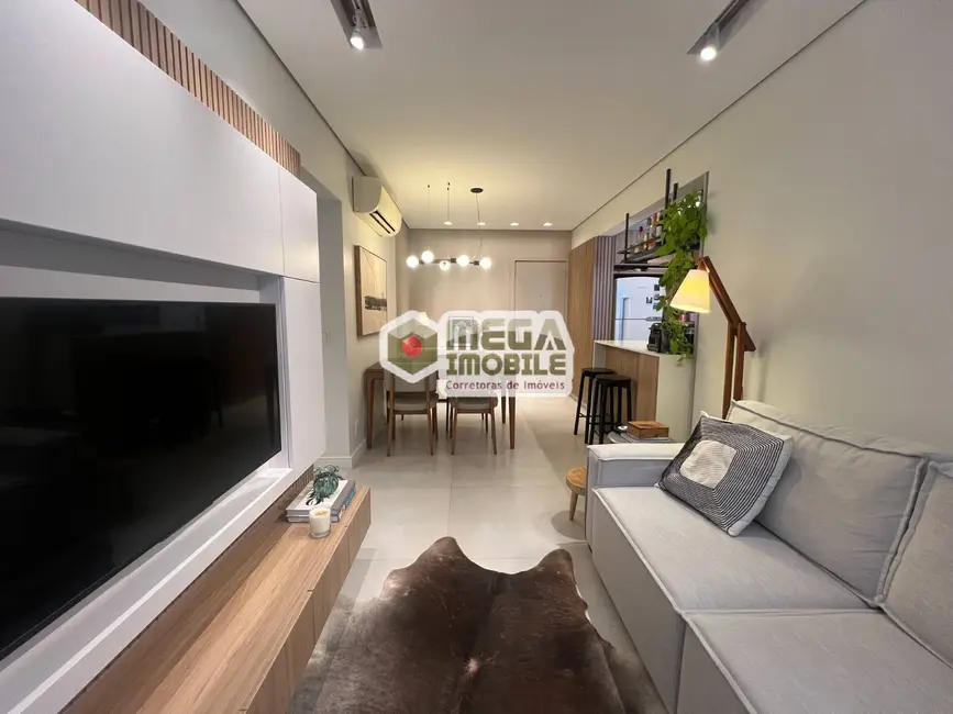 Foto 2 de Apartamento com 2 quartos à venda, 69m2 em Centro, Florianopolis - SC