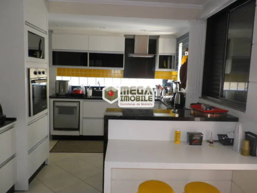 Casa com 4 quartos à venda, 256m2 em Florianopolis - SC - imagem 7 Foto 7 de Casa com 4 quartos à venda, 256m2 em Florianopolis - SC