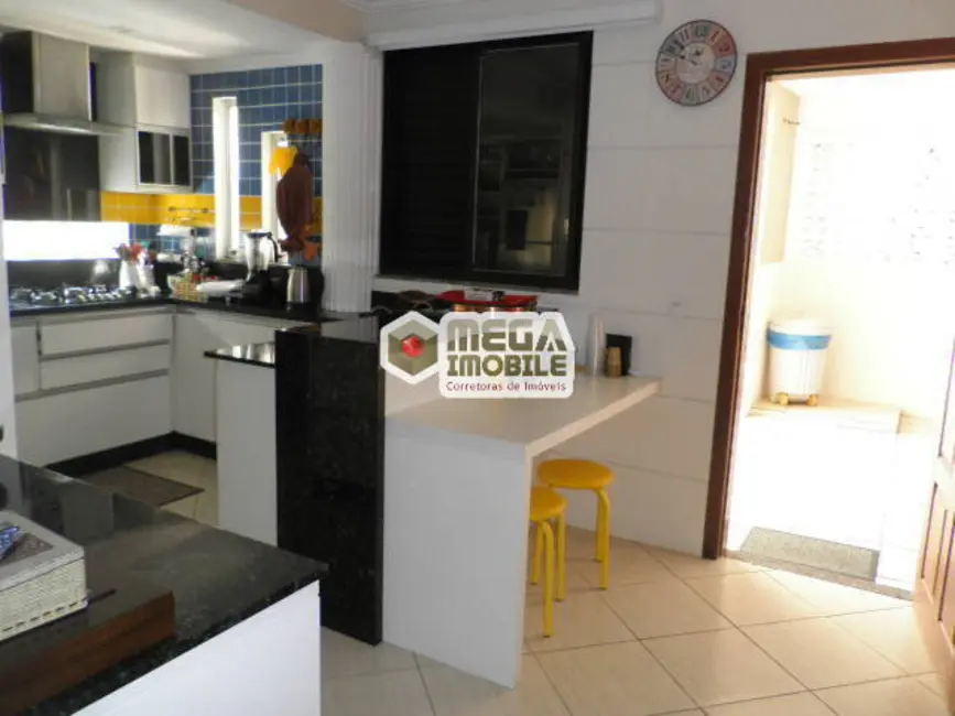 Casa com 4 quartos à venda, 256m2 em Florianopolis - SC - imagem 9 Foto 9 de Casa com 4 quartos à venda, 256m2 em Florianopolis - SC