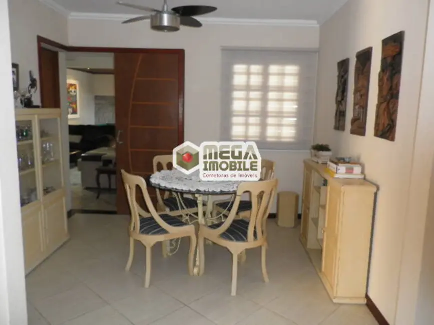 Casa com 4 quartos à venda, 256m2 em Florianopolis - SC - imagem 8 Foto 8 de Casa com 4 quartos à venda, 256m2 em Florianopolis - SC