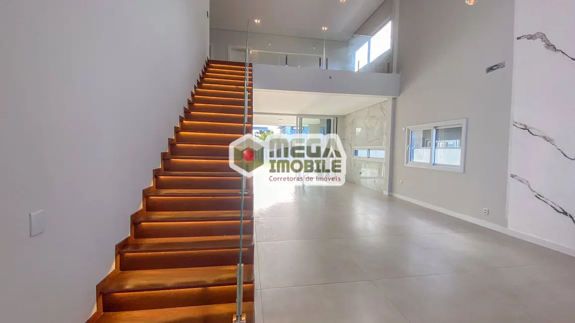 Foto 5 de Casa com 4 quartos à venda, 360m2 em Campeche, Florianopolis - SC