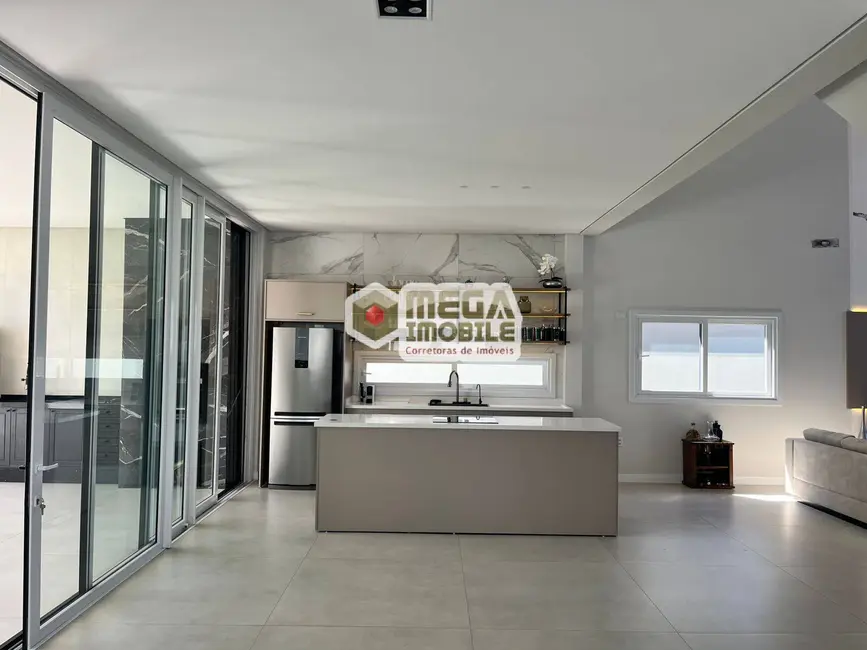 Foto 1 de Casa com 4 quartos à venda, 360m2 em Campeche, Florianopolis - SC