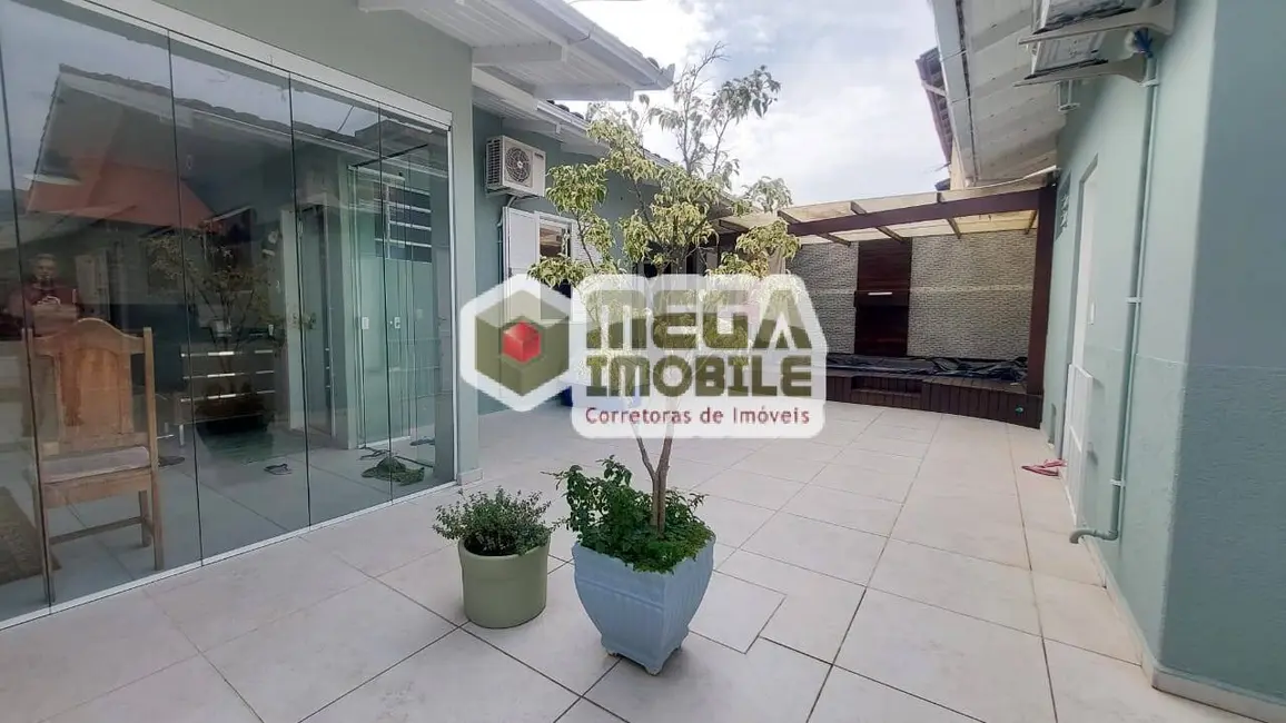 Foto 8 de Casa com 4 quartos à venda, 180m2 em Santa Mônica, Florianopolis - SC