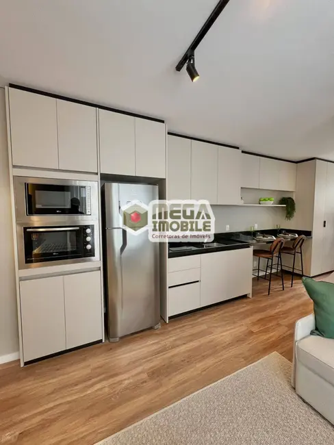 Apartamento com 1 quarto à venda, 32m2 em Centro, Florianopolis - SC - imagem 2 Foto 2 de Apartamento com 1 quarto à venda, 32m2 em Centro, Florianopolis - SC