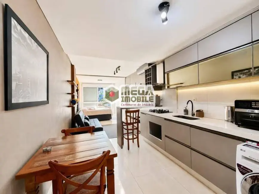 Apartamento com 1 quarto à venda, 40m2 em Centro, Florianopolis - SC - imagem 1 Foto 1 de Apartamento com 1 quarto à venda, 40m2 em Centro, Florianopolis - SC