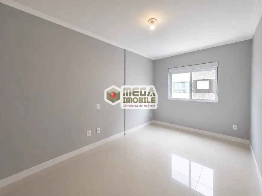Apartamento com 2 quartos à venda, 74m2 em Pantanal, Florianopolis - SC - imagem 3 Foto 3 de Apartamento com 2 quartos à venda, 74m2 em Pantanal, Florianopolis - SC