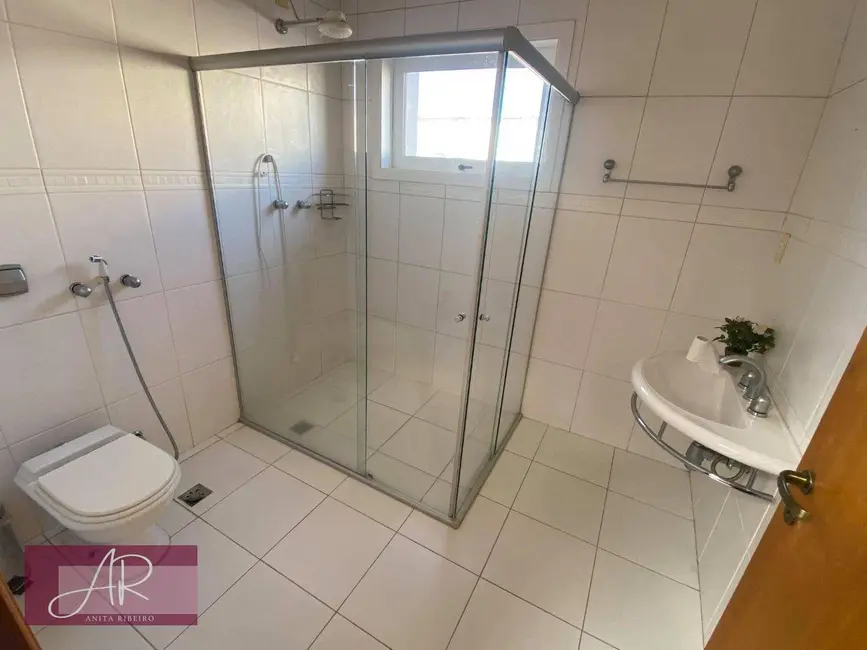 Foto 12 de Casa com 6 quartos à venda, 315m2 em Santa Lúcia, Pouso Alegre - MG