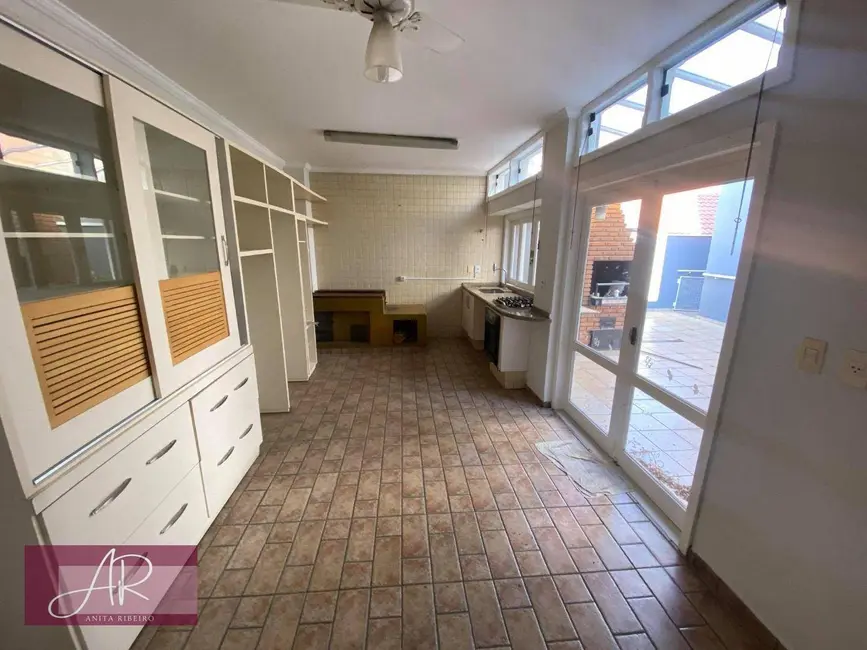Casa com 6 quartos à venda, 315m2 em Santa Lúcia, Pouso Alegre - MG - imagem 3 Foto 3 de Casa com 6 quartos à venda, 315m2 em Santa Lúcia, Pouso Alegre - MG