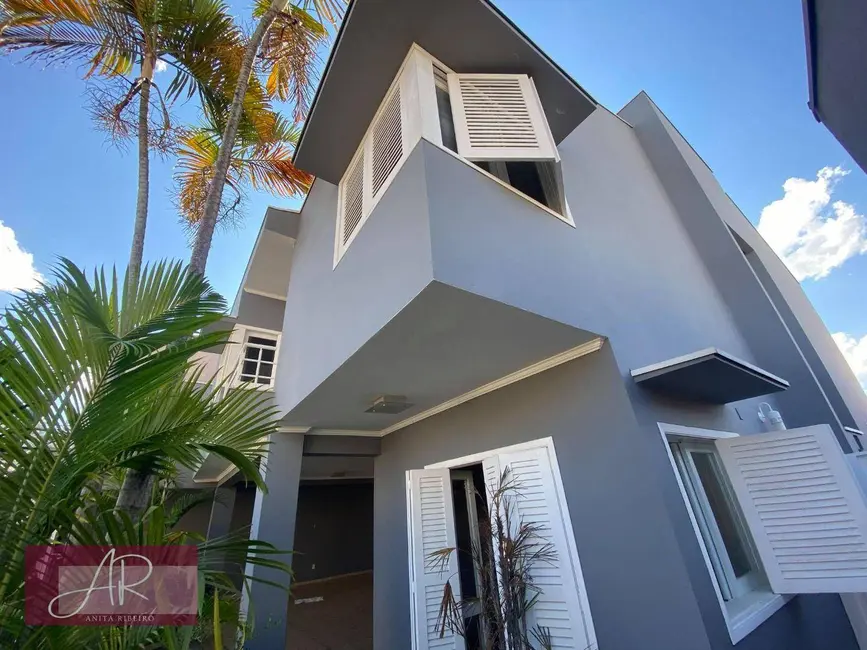 Casa com 6 quartos à venda, 315m2 em Santa Lúcia, Pouso Alegre - MG - imagem 1 Foto 1 de Casa com 6 quartos à venda, 315m2 em Santa Lúcia, Pouso Alegre - MG