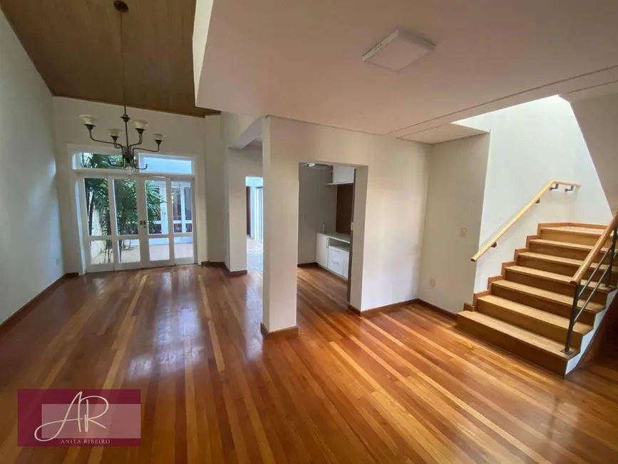 Casa com 6 quartos à venda, 315m2 em Santa Lúcia, Pouso Alegre - MG - imagem 2 Foto 2 de Casa com 6 quartos à venda, 315m2 em Santa Lúcia, Pouso Alegre - MG