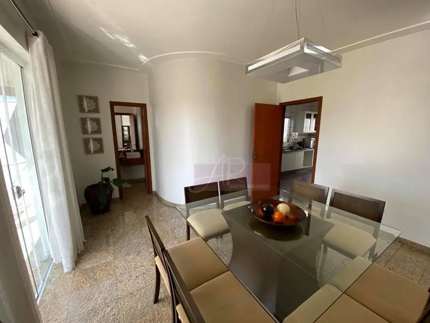 Casa com 4 quartos à venda, 362m2 em Pouso Alegre - MG - imagem 2 Foto 2 de Casa com 4 quartos à venda, 362m2 em Pouso Alegre - MG