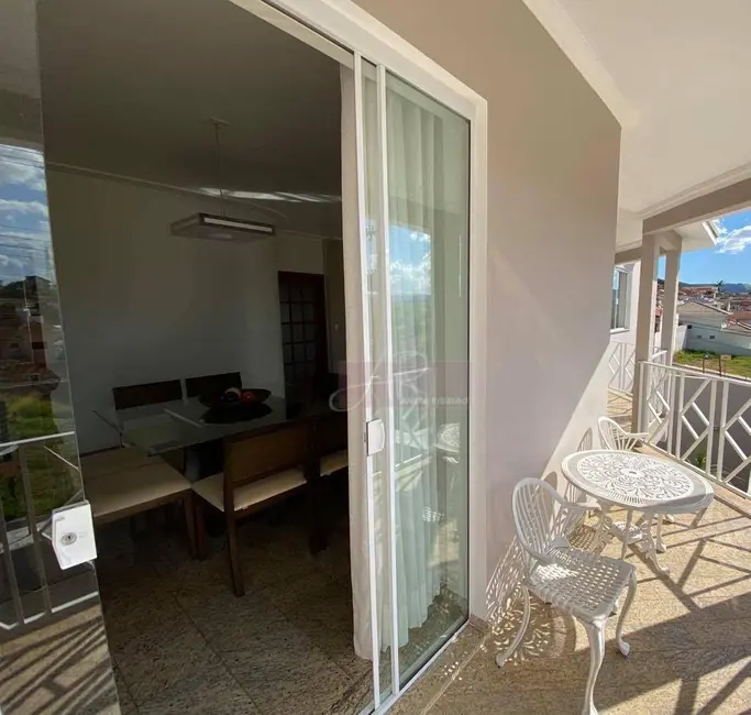 Casa com 4 quartos à venda, 362m2 em Pouso Alegre - MG - imagem 6 Foto 6 de Casa com 4 quartos à venda, 362m2 em Pouso Alegre - MG