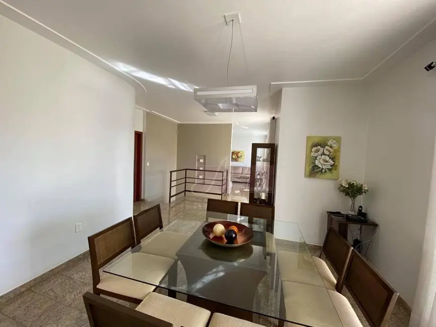 Casa com 4 quartos à venda, 362m2 em Pouso Alegre - MG - imagem 5 Foto 5 de Casa com 4 quartos à venda, 362m2 em Pouso Alegre - MG