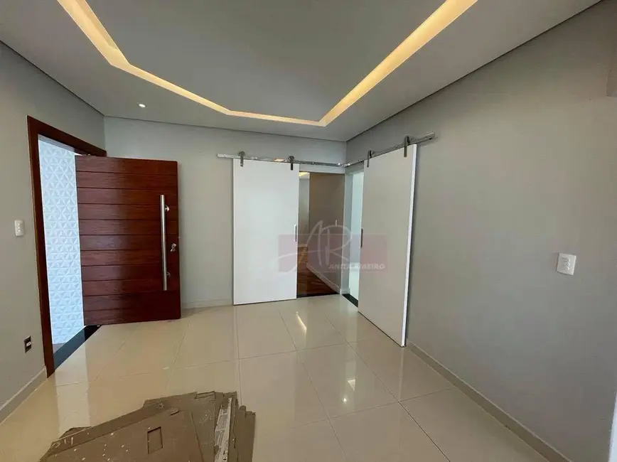 Casa com 3 quartos à venda, 362m2 em Pouso Alegre - MG - imagem 4 Foto 4 de Casa com 3 quartos à venda, 362m2 em Pouso Alegre - MG