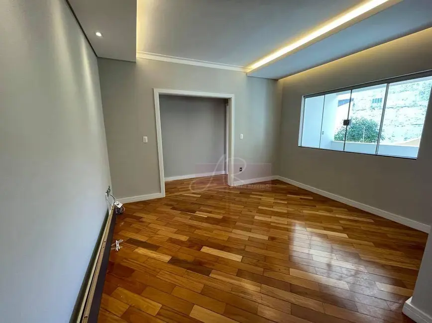 Casa com 3 quartos à venda, 362m2 em Pouso Alegre - MG - imagem 8 Foto 8 de Casa com 3 quartos à venda, 362m2 em Pouso Alegre - MG