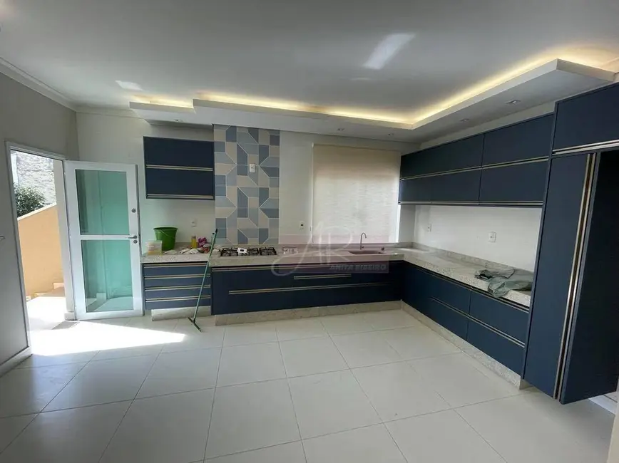 Casa com 3 quartos à venda, 362m2 em Pouso Alegre - MG - imagem 6 Foto 6 de Casa com 3 quartos à venda, 362m2 em Pouso Alegre - MG