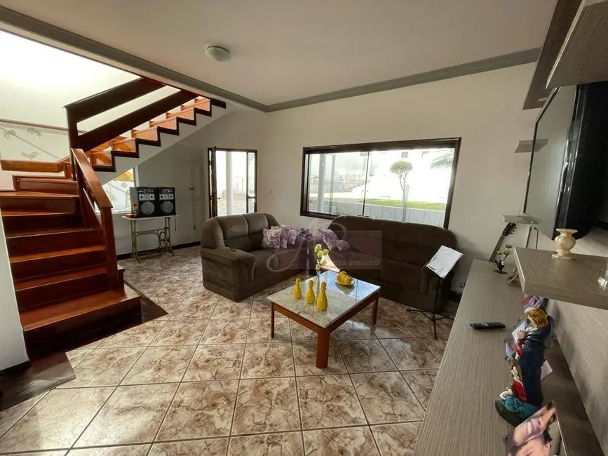 Foto 2 de Casa com 5 quartos à venda, 400m2 em Pouso Alegre - MG