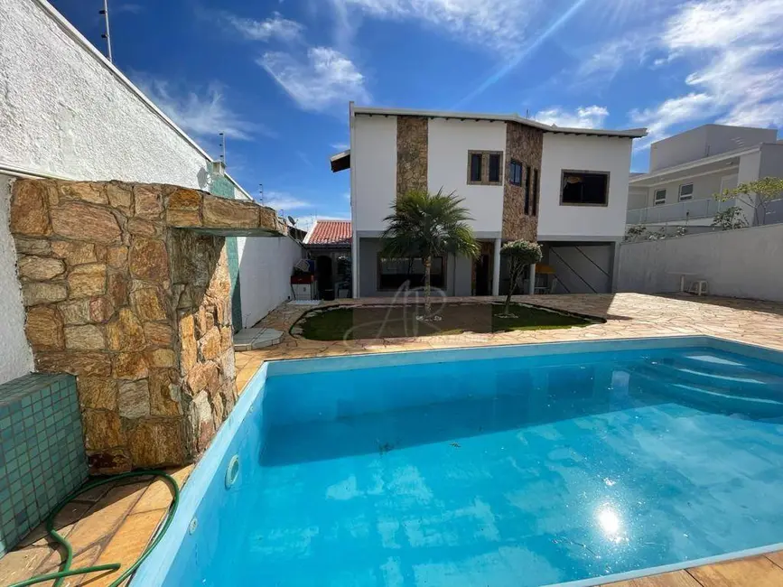 Foto 1 de Casa com 5 quartos à venda, 400m2 em Pouso Alegre - MG