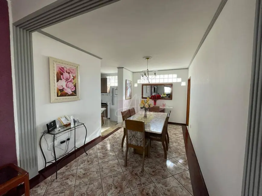 Foto 5 de Casa com 5 quartos à venda, 400m2 em Pouso Alegre - MG