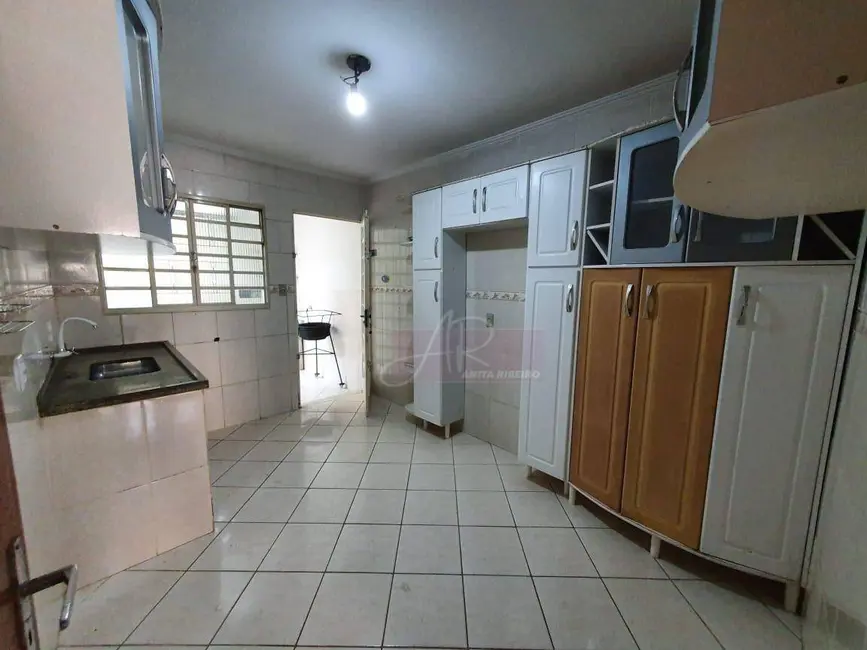 Foto 5 de Apartamento com 3 quartos à venda, 77m2 em Pouso Alegre - MG