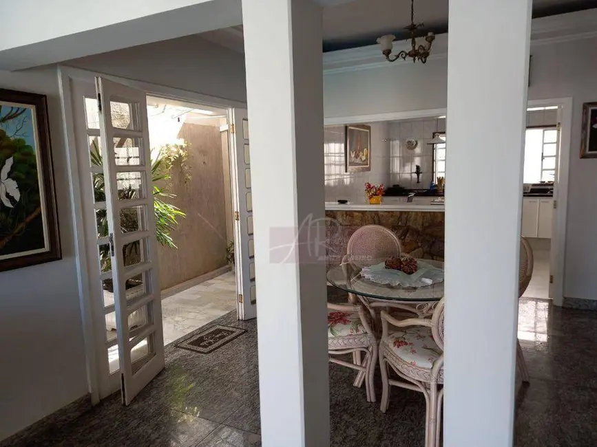 Foto 8 de Casa com 3 quartos à venda, 300m2 em Pouso Alegre - MG