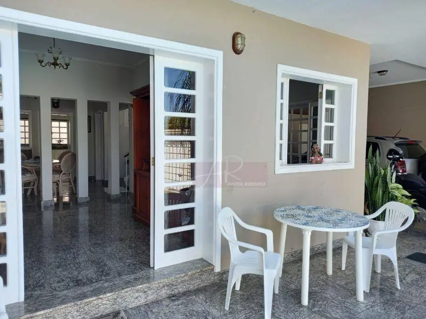 Foto 4 de Casa com 3 quartos à venda, 300m2 em Pouso Alegre - MG