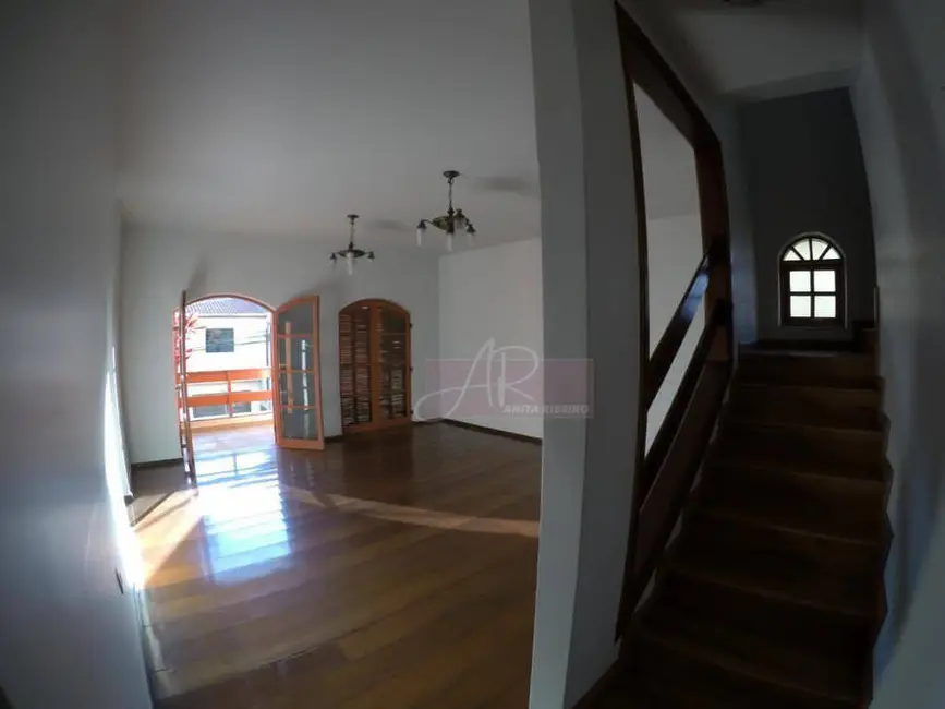 Casa com 4 quartos à venda, 400m2 em Saúde, Pouso Alegre - MG - imagem 4 Foto 4 de Casa com 4 quartos à venda, 400m2 em Saúde, Pouso Alegre - MG