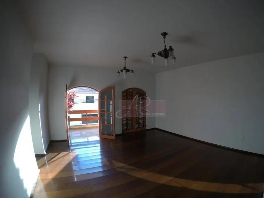 Casa com 4 quartos à venda, 400m2 em Saúde, Pouso Alegre - MG - imagem 5 Foto 5 de Casa com 4 quartos à venda, 400m2 em Saúde, Pouso Alegre - MG