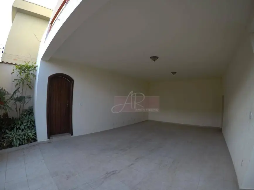 Casa com 4 quartos à venda, 400m2 em Saúde, Pouso Alegre - MG - imagem 3 Foto 3 de Casa com 4 quartos à venda, 400m2 em Saúde, Pouso Alegre - MG