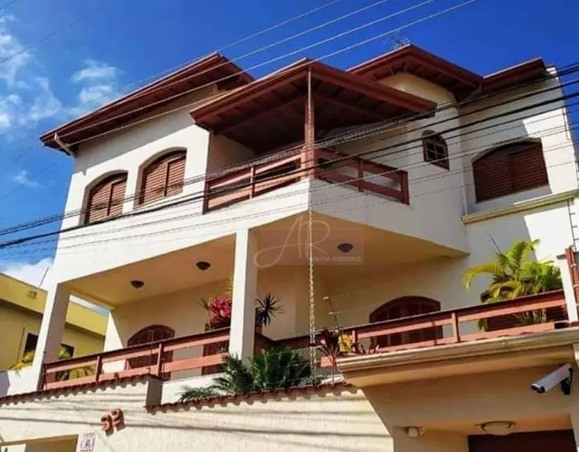 Foto 1 de Casa com 4 quartos à venda, 400m2 em Saúde, Pouso Alegre - MG