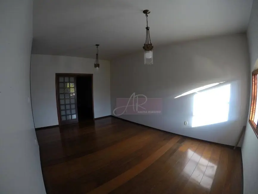 Casa com 4 quartos à venda, 400m2 em Saúde, Pouso Alegre - MG - imagem 8 Foto 8 de Casa com 4 quartos à venda, 400m2 em Saúde, Pouso Alegre - MG